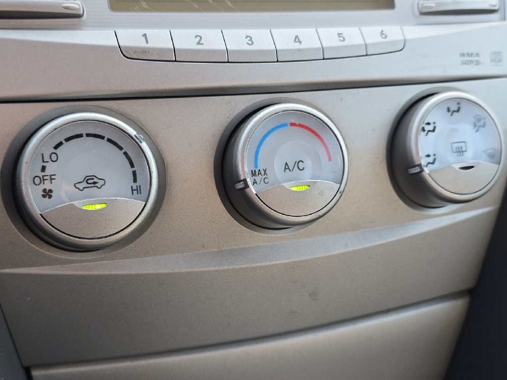 Used 2011 Toyota Camry LE FWD image 26