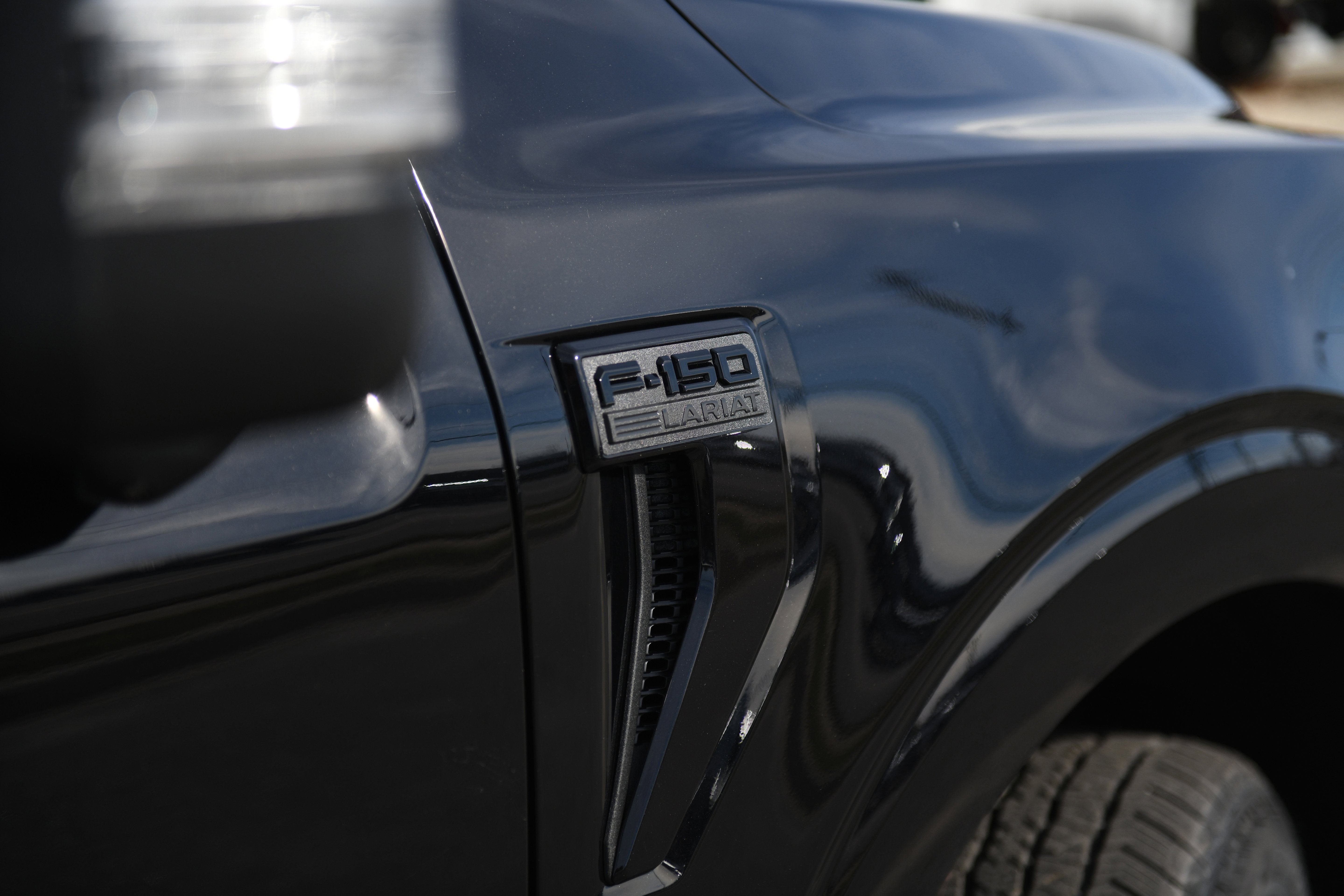 New 2025 Ford F150 Lariat w/ Equipment Group 502A High image 8