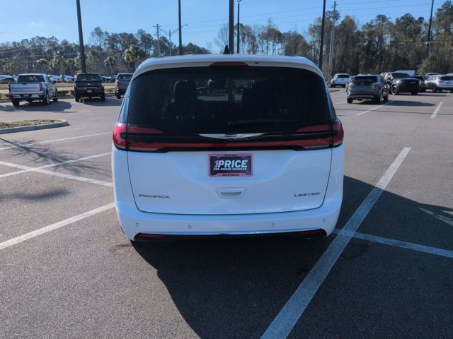 Used 2024 Chrysler Pacifica Limited image 7