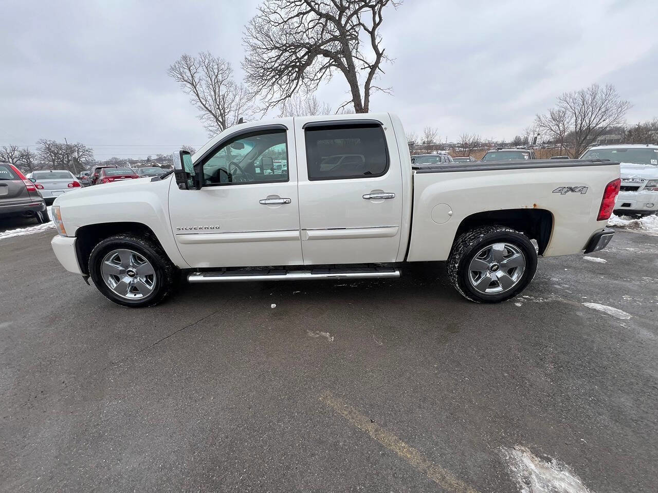 Used 2011 Chevrolet Silverado 1500 LTZ w/ LTZ White Diamond Edition AWD/4WD image 4