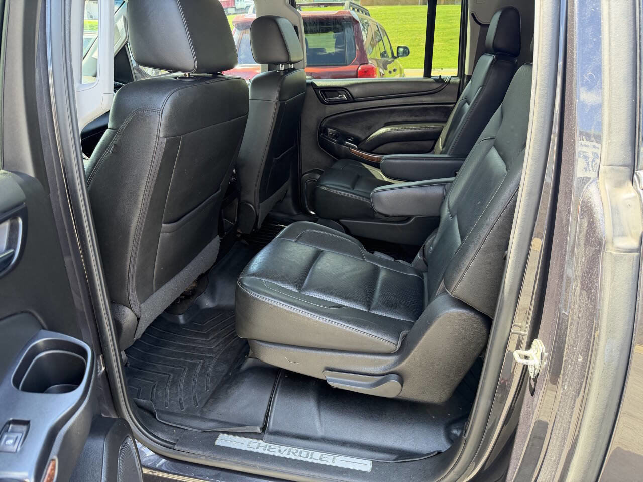 Used 2017 Chevrolet Suburban Premier AWD/4WD image 12