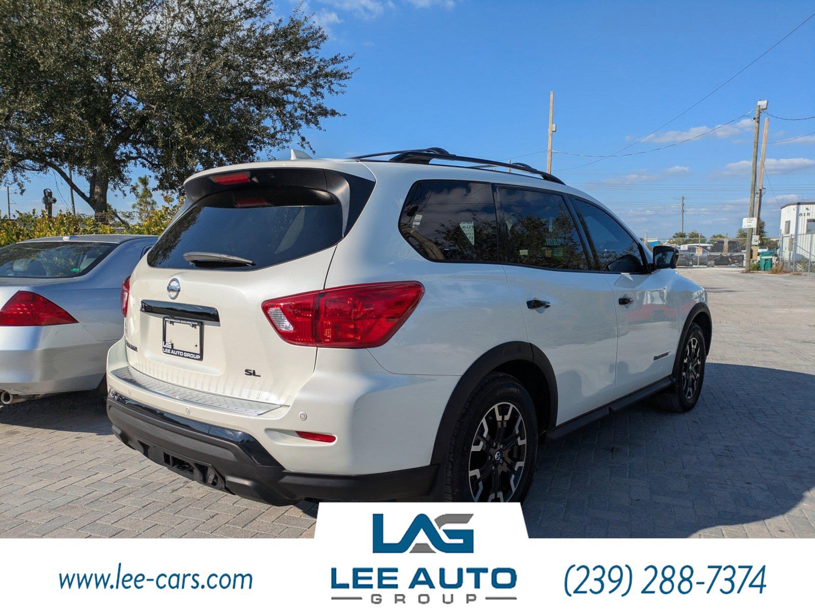 Used 2020 Nissan Pathfinder SL image 3