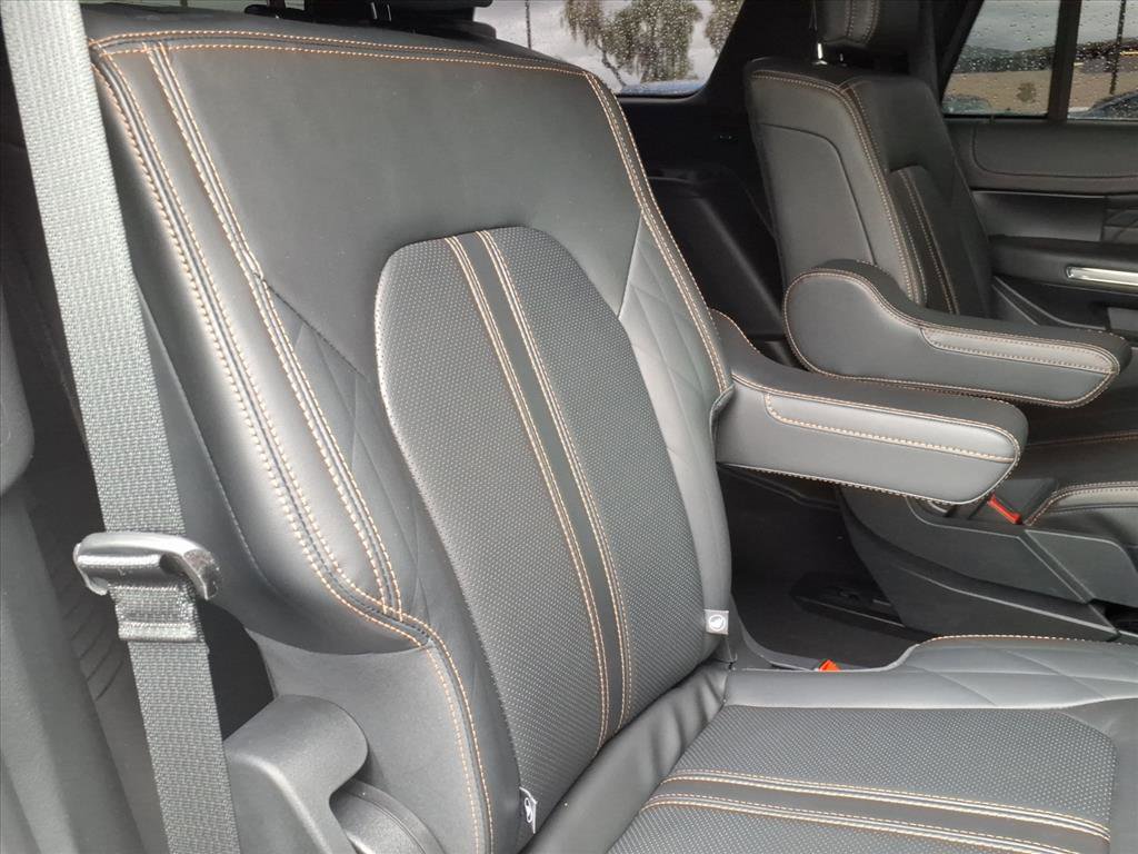 Used 2024 Ford Expedition Platinum image 14