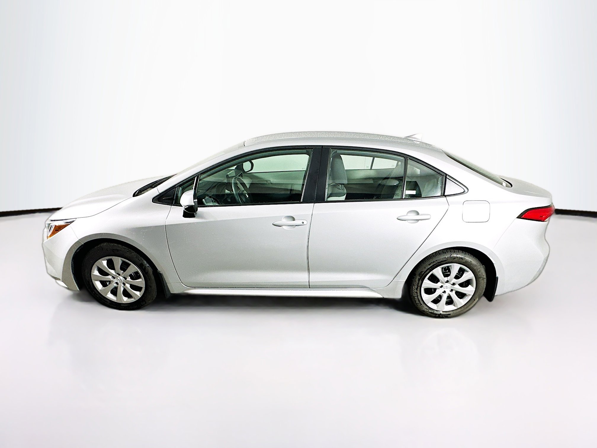 Used 2026 Toyota Corolla LE image 4