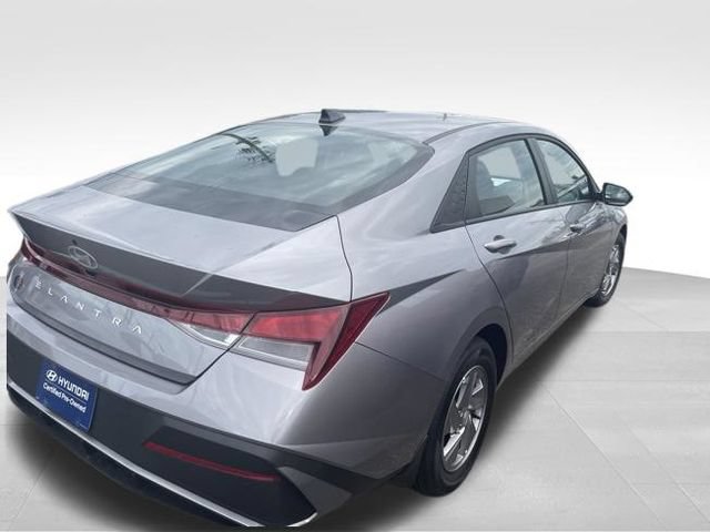 Certified 2025 Hyundai Elantra SE FWD image 7
