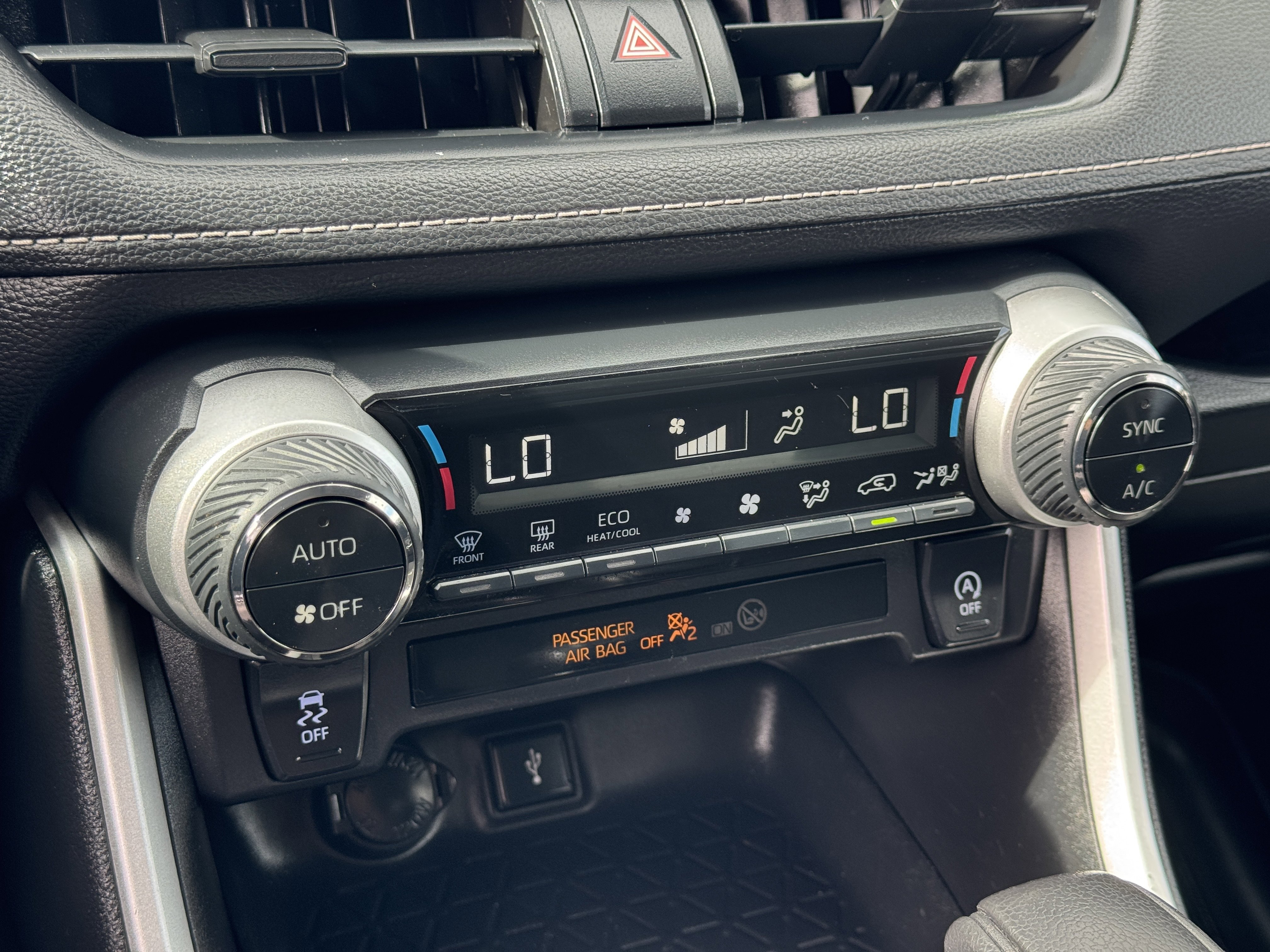 Used 2021 Toyota RAV4 XLE image 28