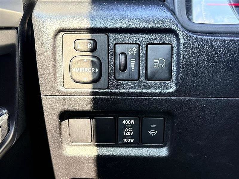 Used 2022 Toyota 4Runner SR5 AWD/4WD image 33
