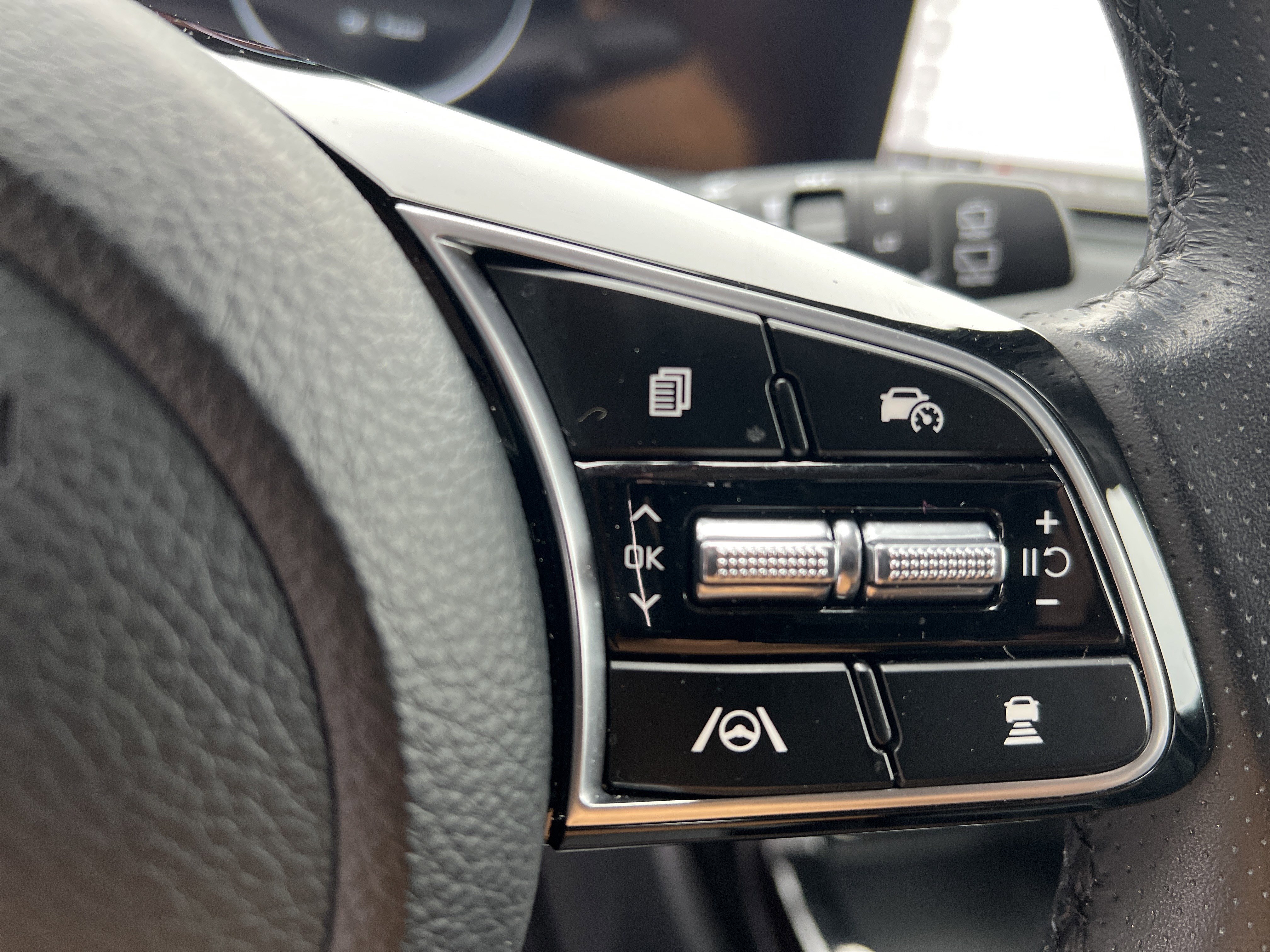 Used 2025 Kia Seltos SX w/ SX Sunroof Package image 32