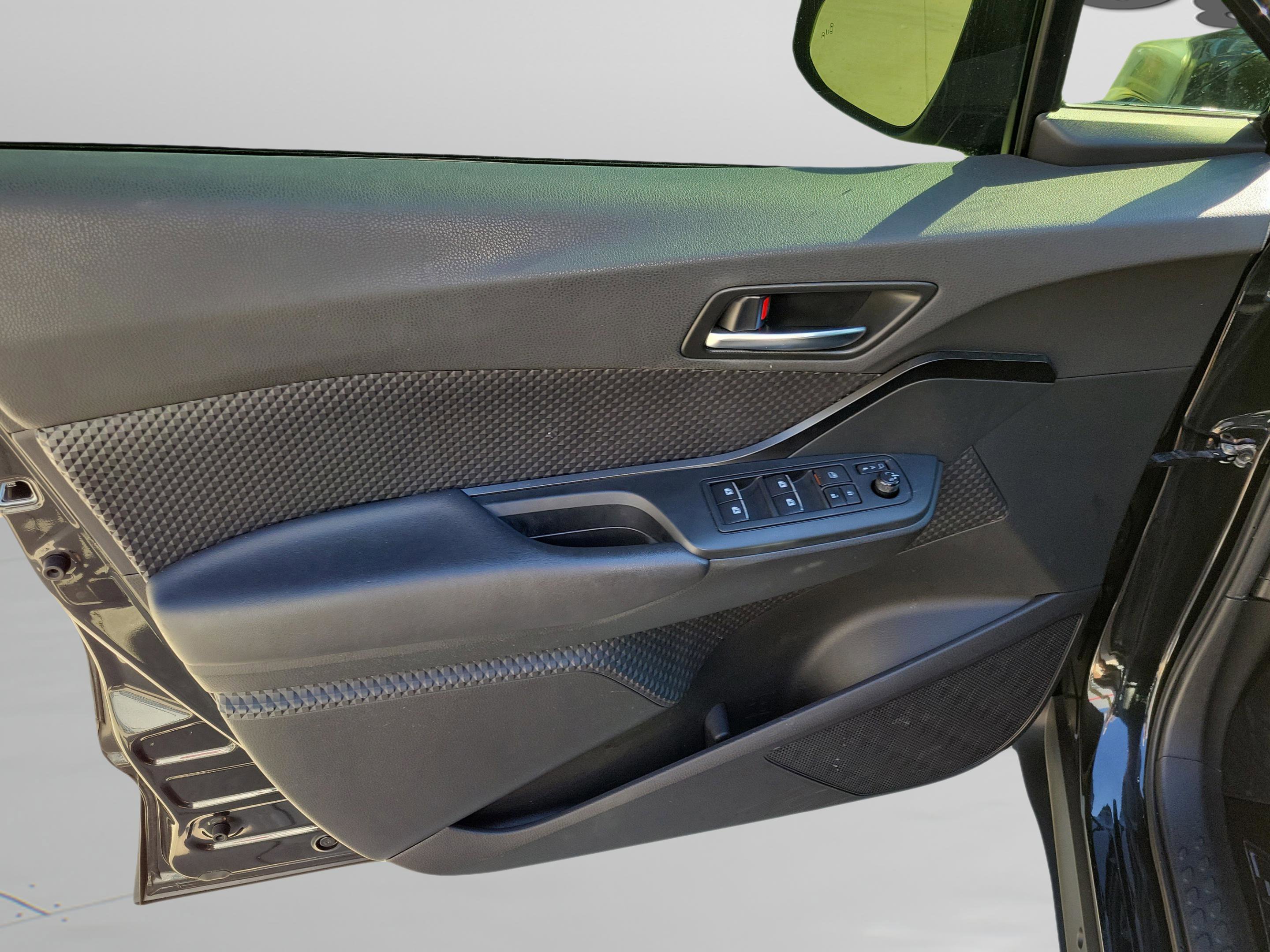 Used 2018 Toyota C-HR XLE FWD image 28