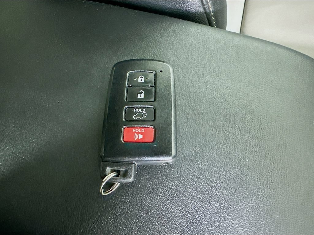 Used 2017 Toyota RAV4 Platinum FWD image 42