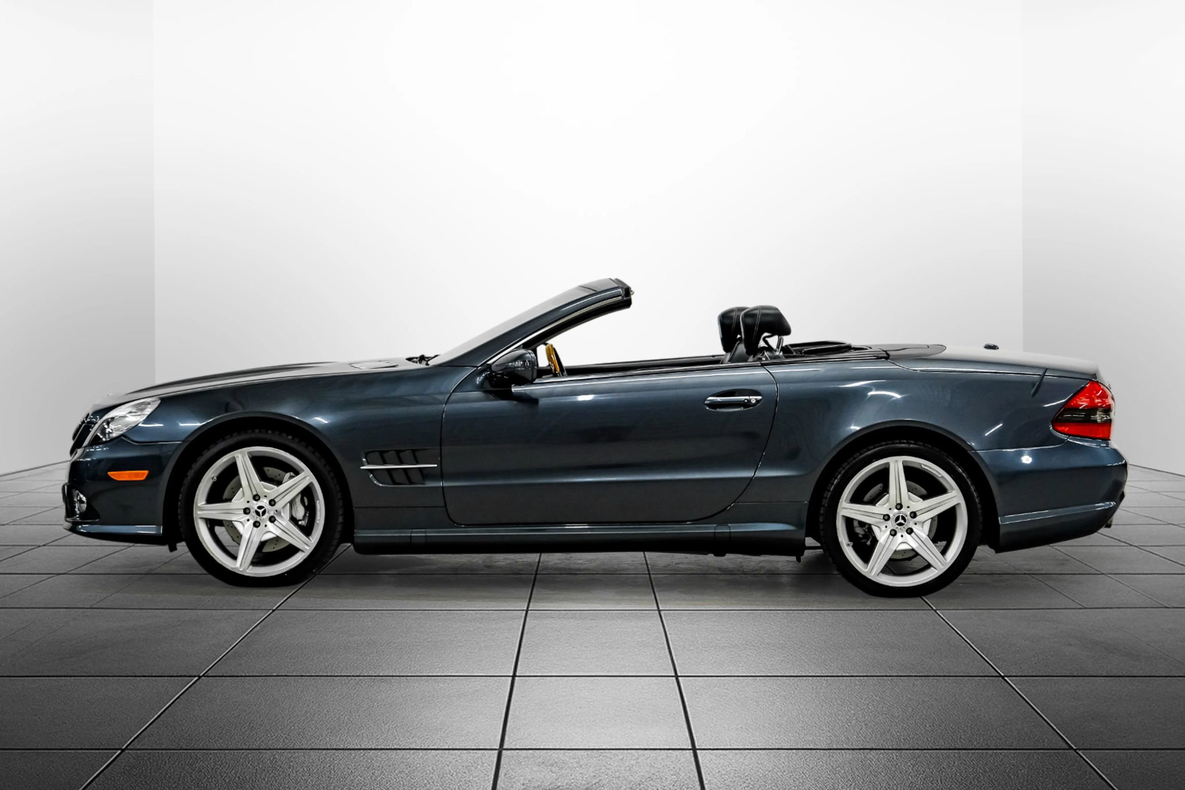 Used 2012 Mercedes-Benz SL 550 image 15