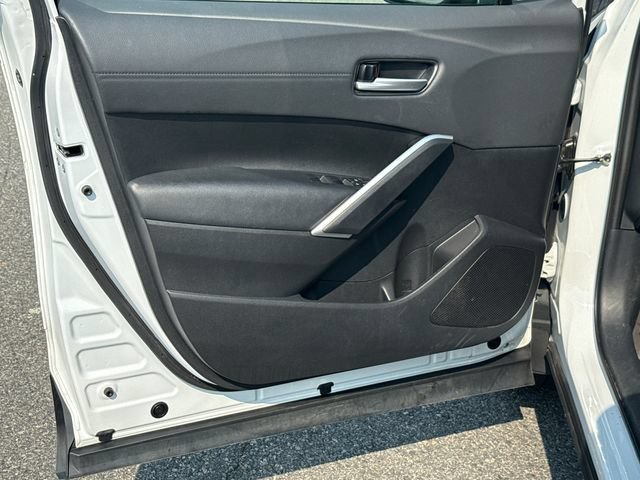Used 2023 Toyota Corolla Cross XLE w/ Convenience Package FWD image 10
