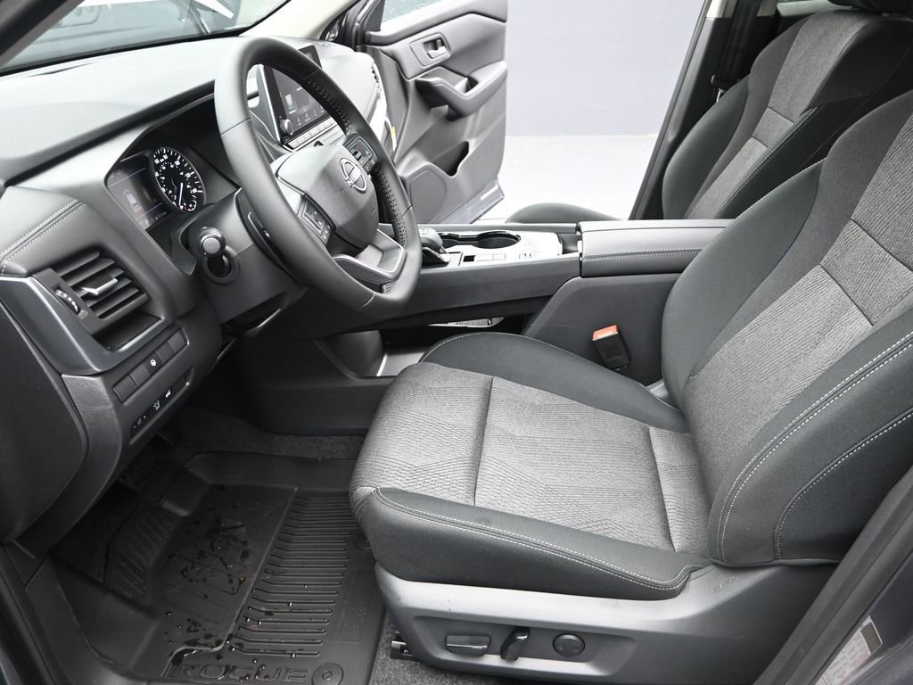 Certified 2026 Nissan Rogue SV w/ Cold Weather Package FWD image 18