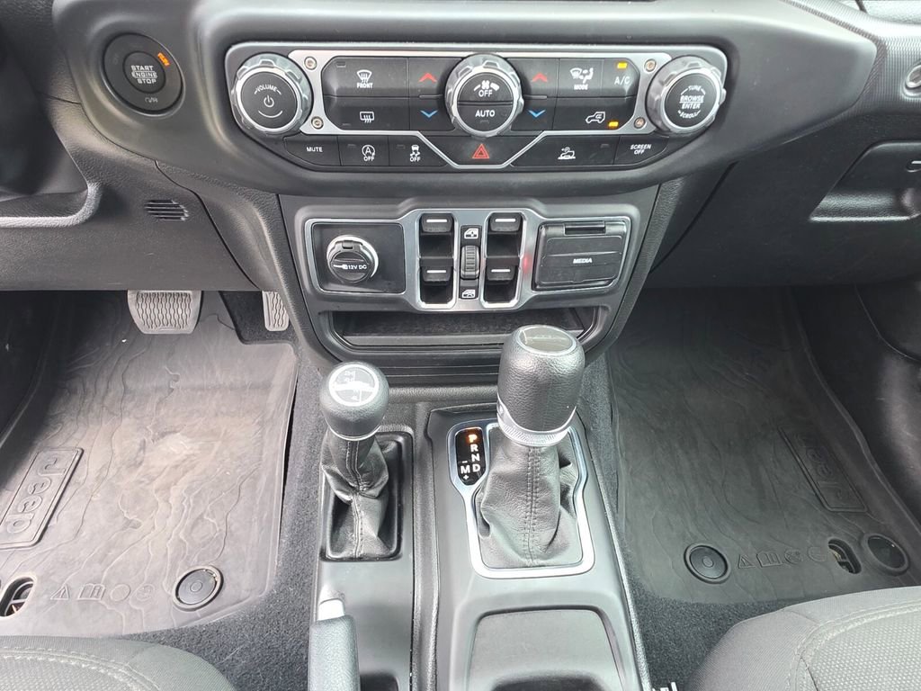 Used 2023 Jeep Gladiator Willys AWD/4WD image 24