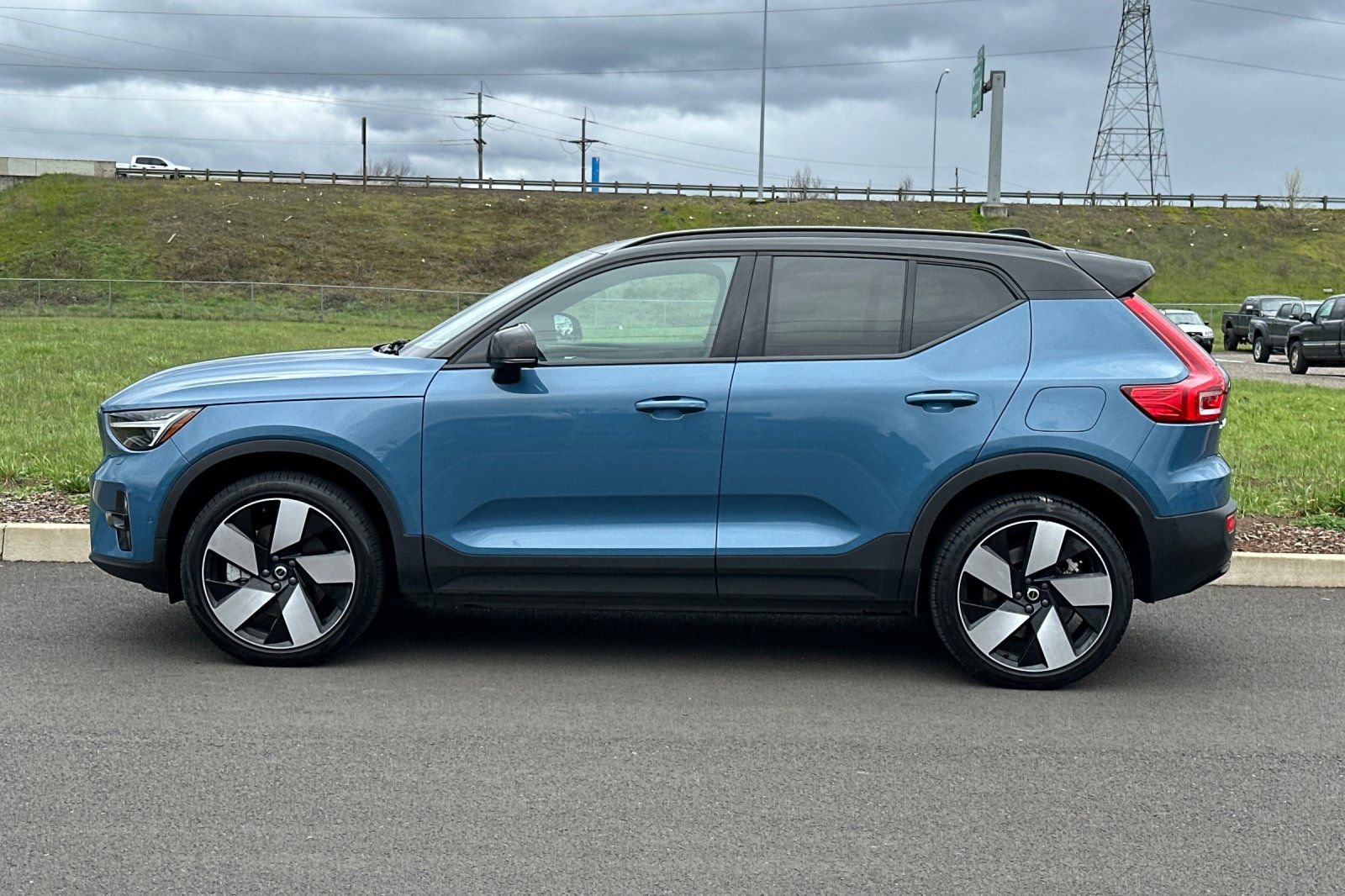 Used 2023 Volvo XC40 Recharge Ultimate image 6