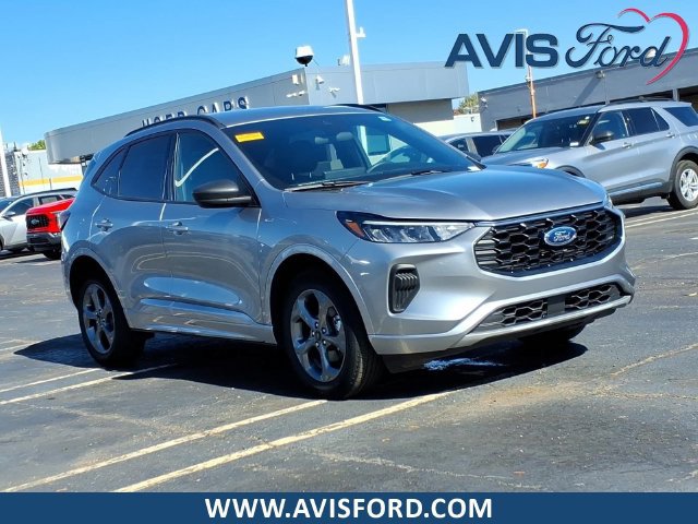 Used 2024 Ford Escape ST-Line w/ Tech Pack #1 AWD/4WD image 2