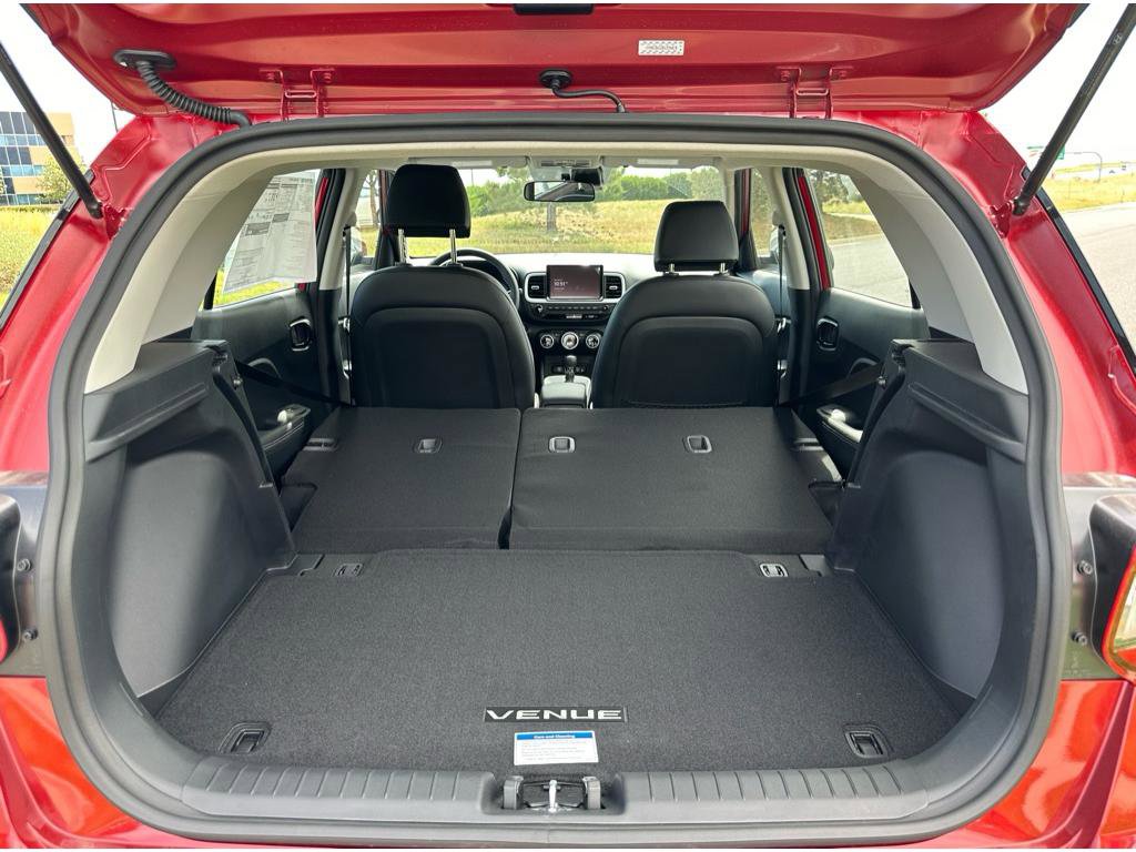 Used 2024 Hyundai Venue Limited image 9