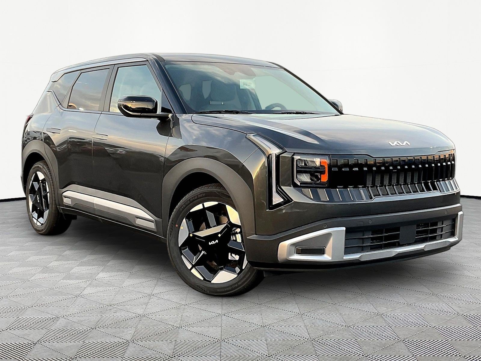 New 2027 Kia Seltos S FWD image 3