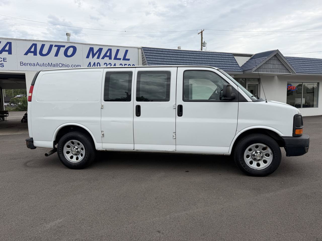 Used 2014 Chevrolet Express 1500 RWD image 7