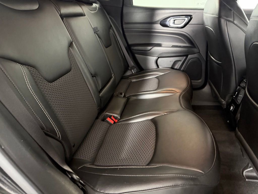Used 2023 Jeep Compass Latitude AWD/4WD image 27