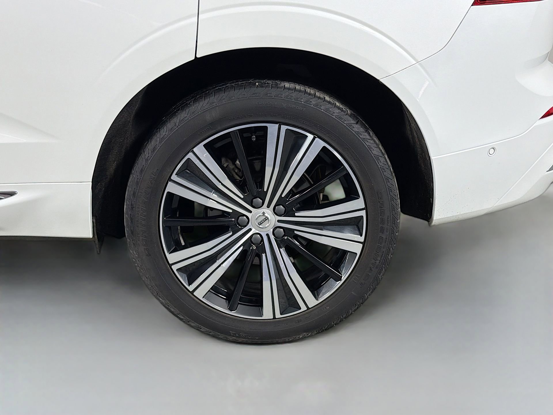 Certified 2023 Volvo XC60 B5 Ultimate w/ Climate Package FWD image 32