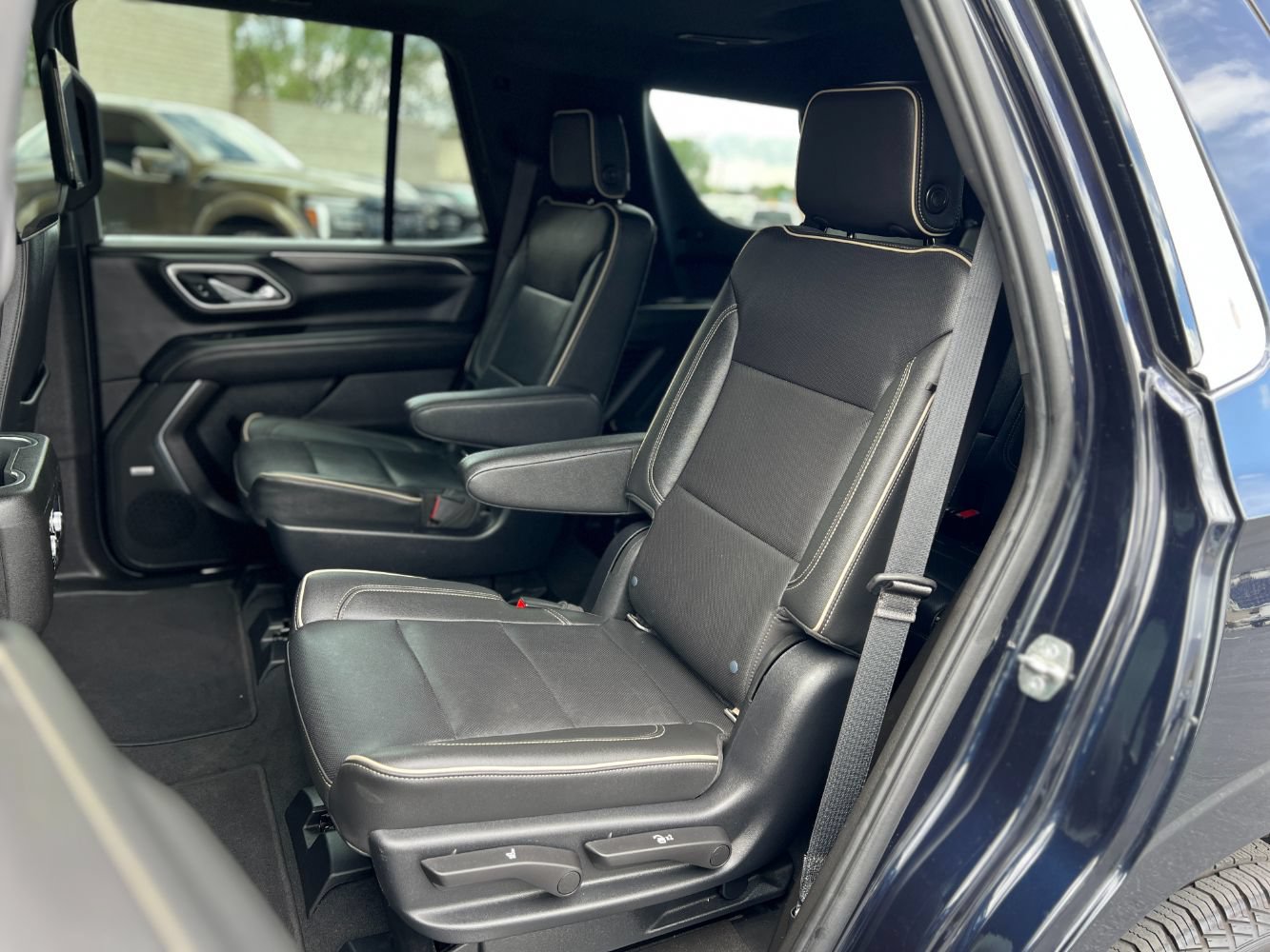 Used 2021 GMC Yukon SLT w/ Rear Media and Nav Package AWD/4WD image 26