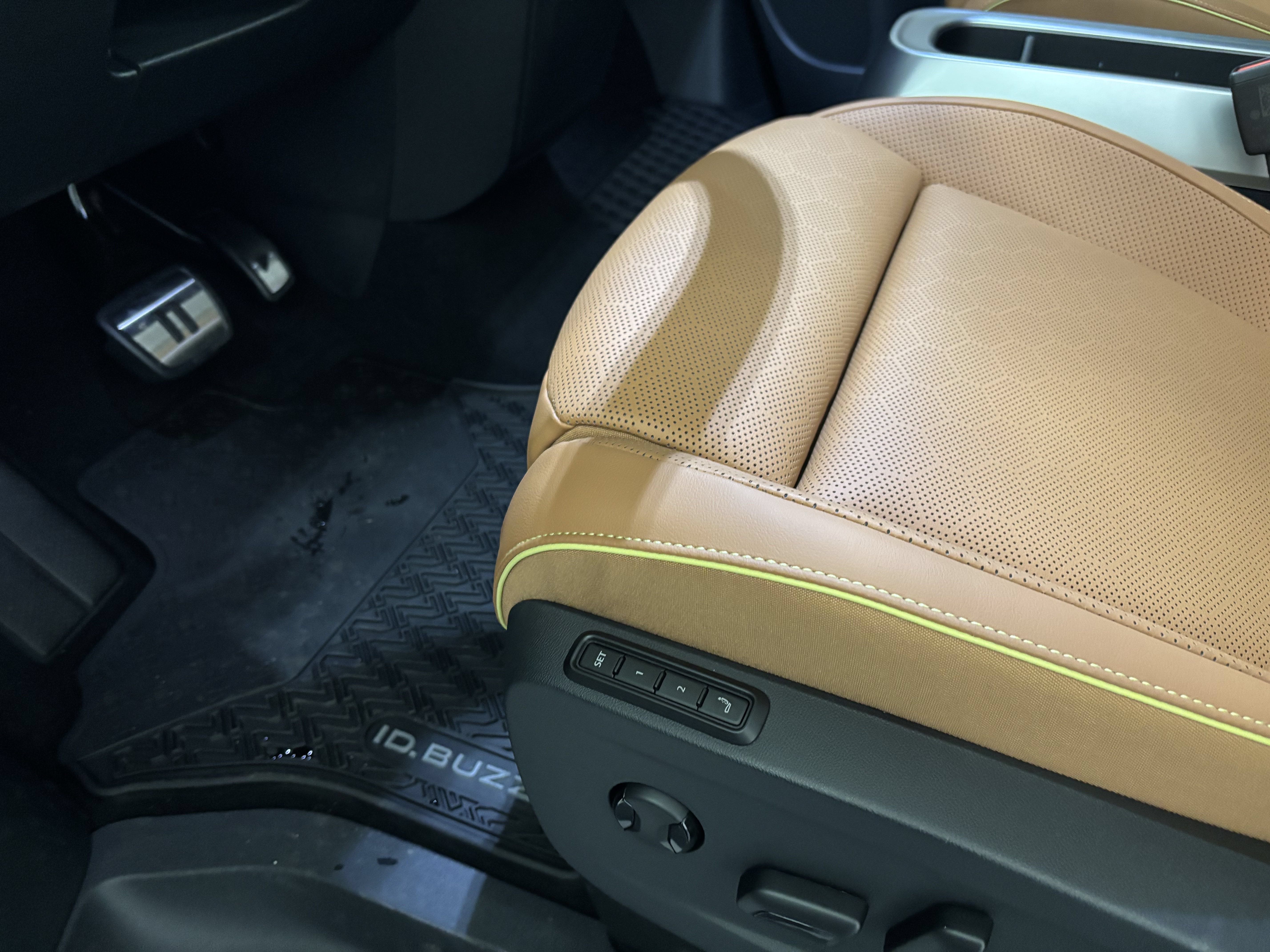 New 2025 Volkswagen ID. Buzz Pro S RWD image 4
