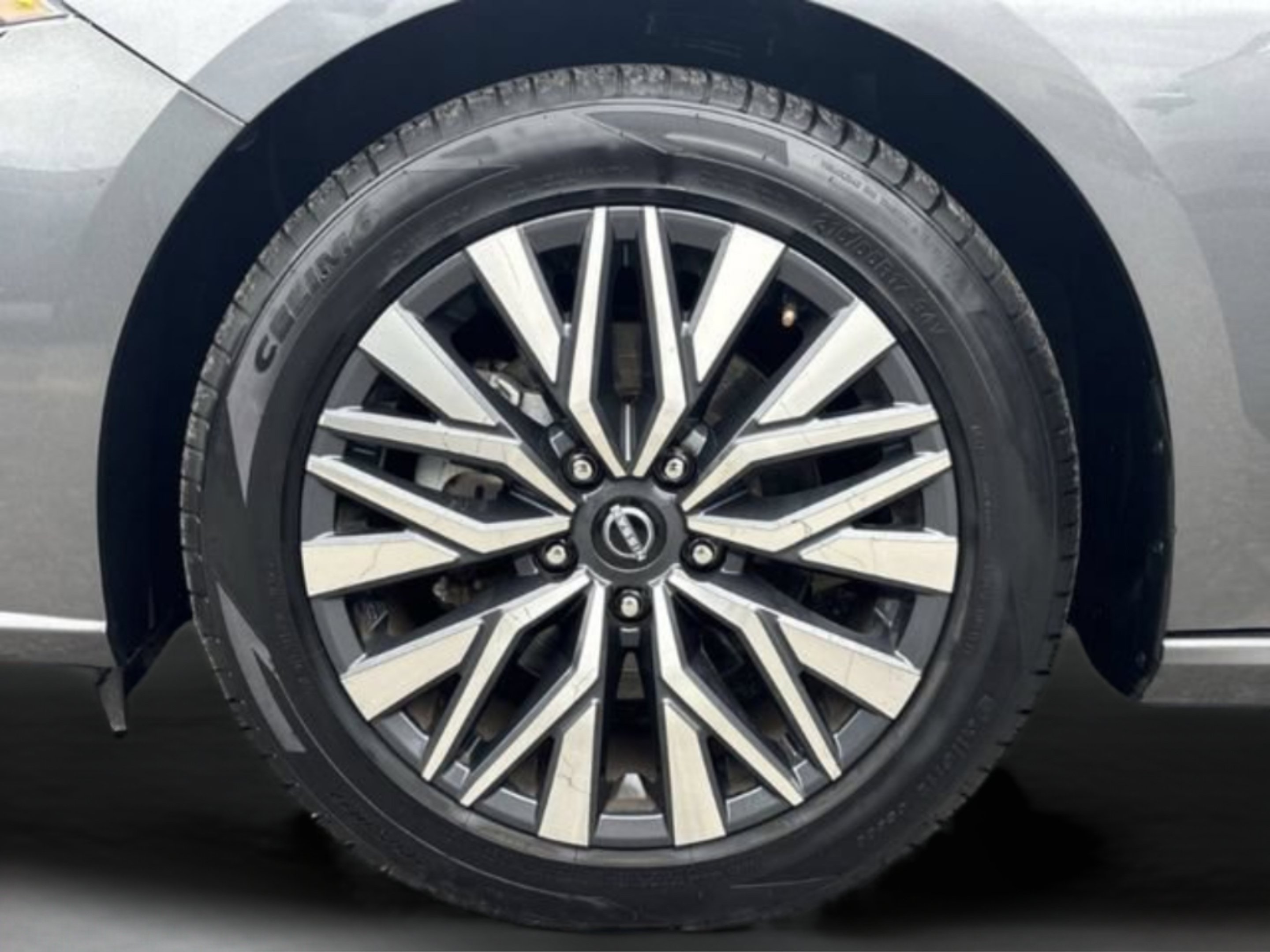 Used 2024 Nissan Altima 2.5 SV FWD image 33