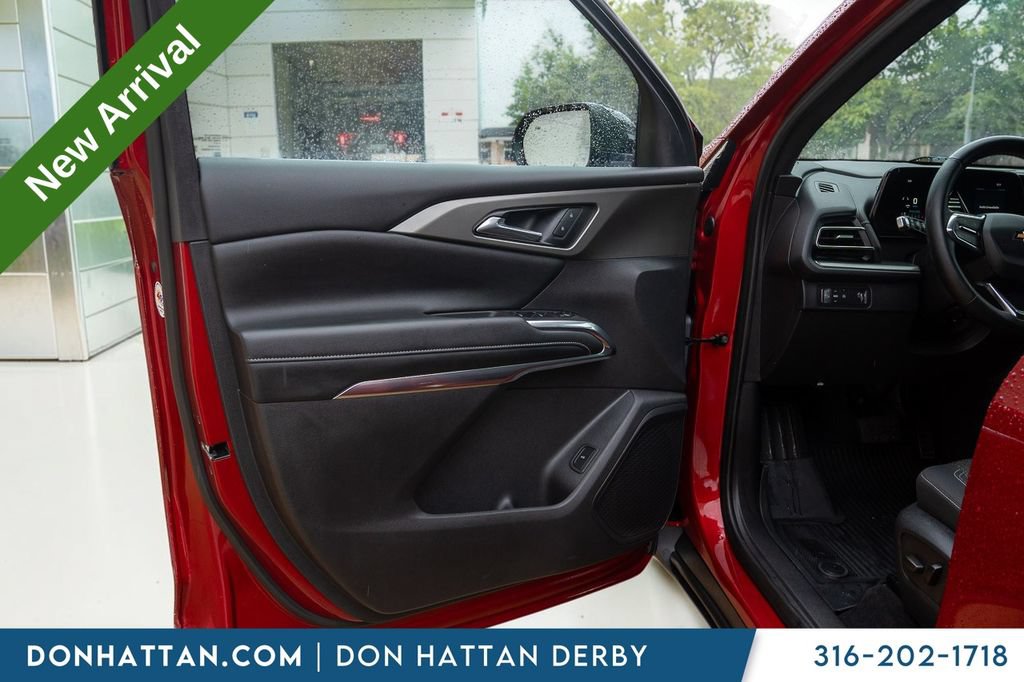 Used 2025 Chevrolet Traverse LT w/ LPO, Floor Liner Package FWD image 15