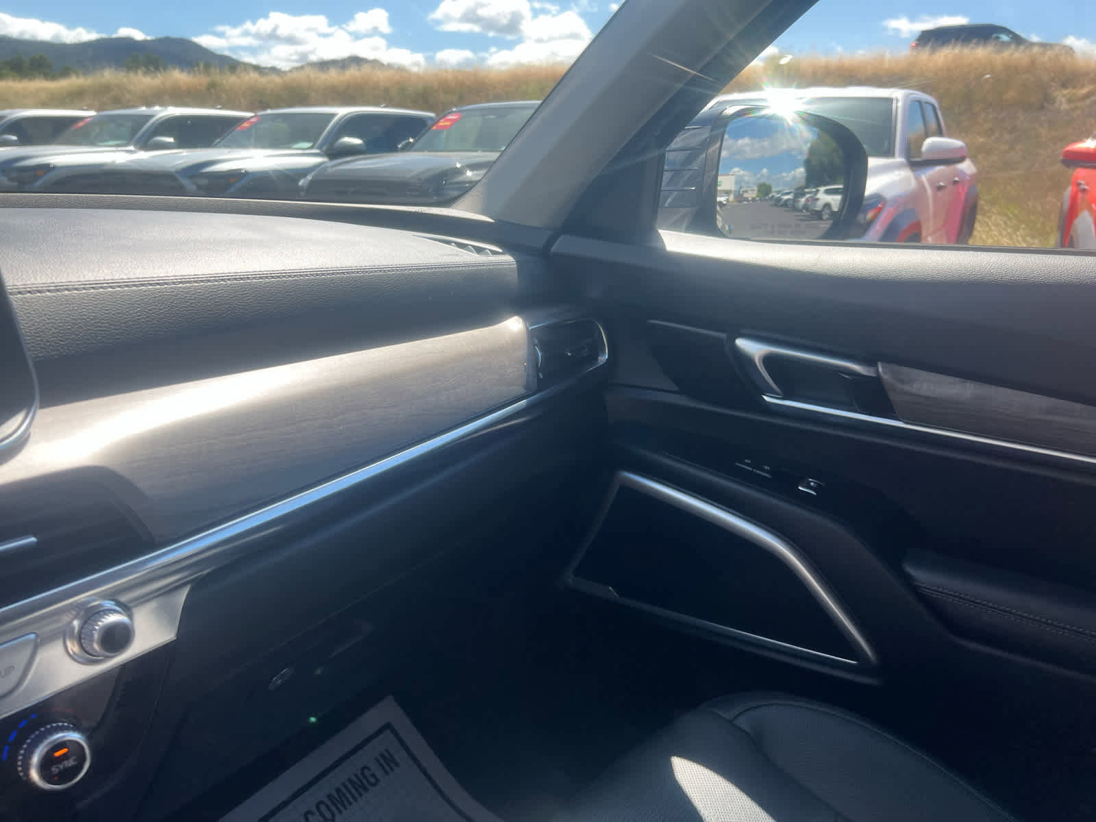 Used 2022 Kia Telluride EX w/ EX Premium Package image 25