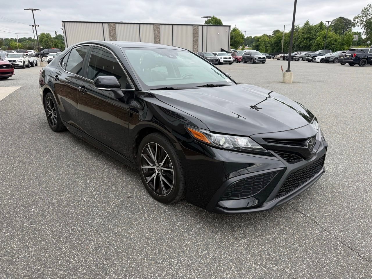 Used 2023 Toyota Camry SE FWD image 9