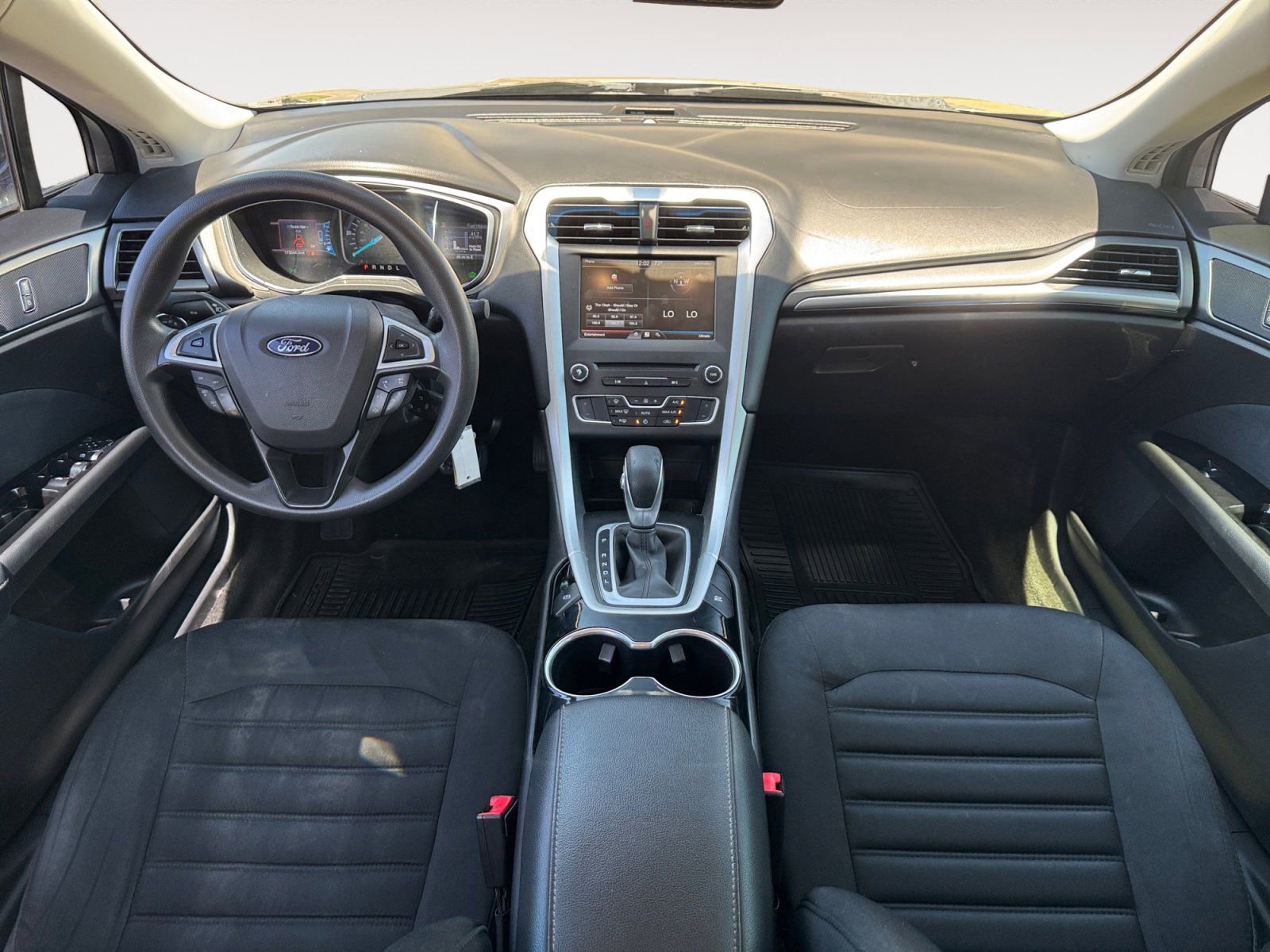 Used 2016 Ford Fusion SE FWD image 10