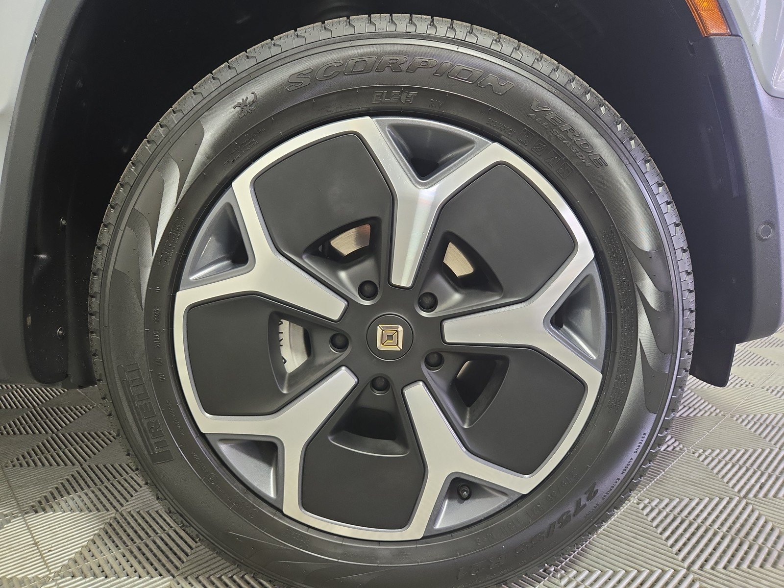Used 2024 Rivian R1T Adventure AWD/4WD image 11