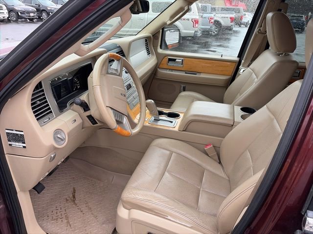 Used 2010 Lincoln Navigator 4WD image 10