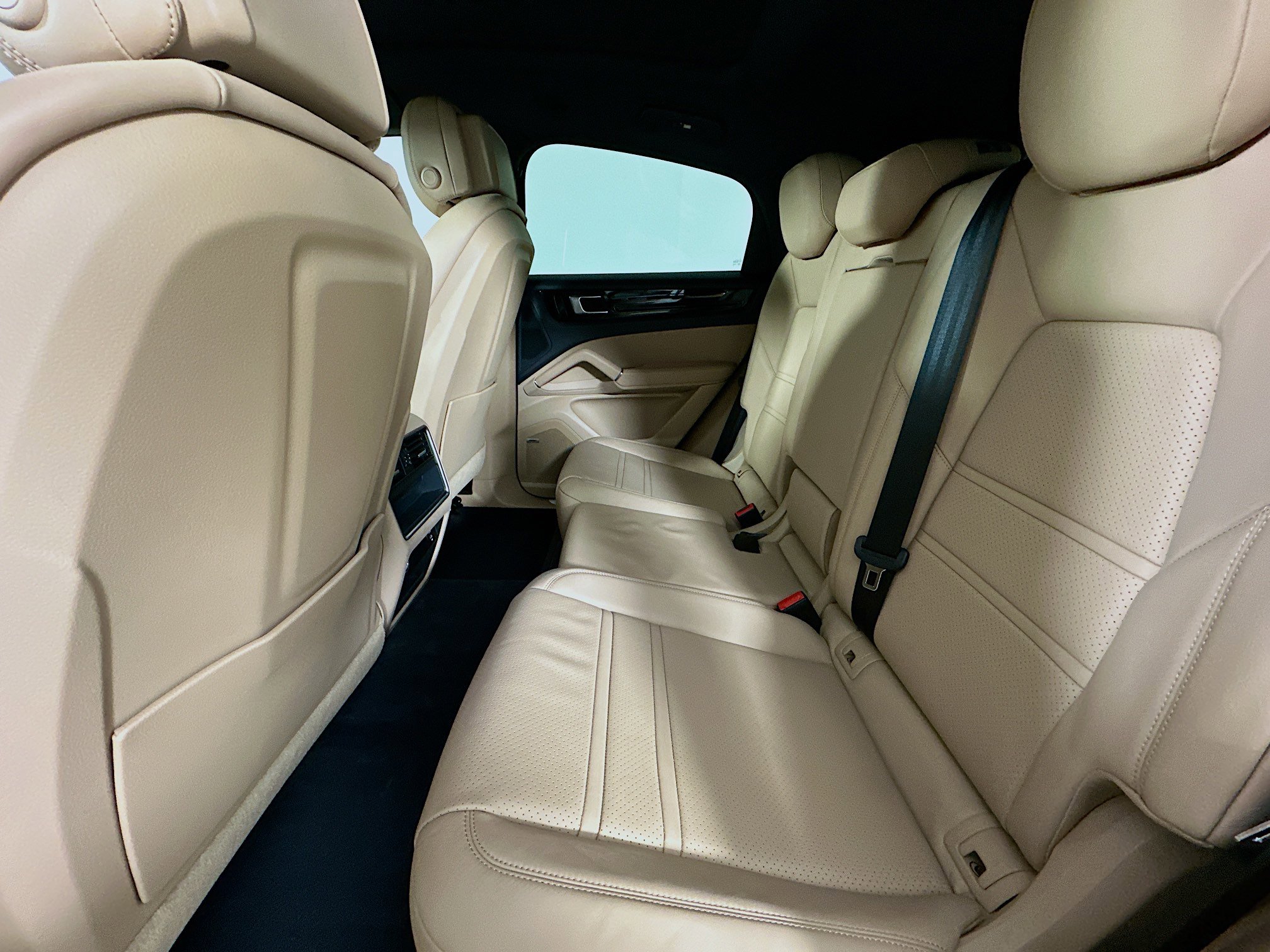 Used 2021 Porsche Cayenne Coupe image 34