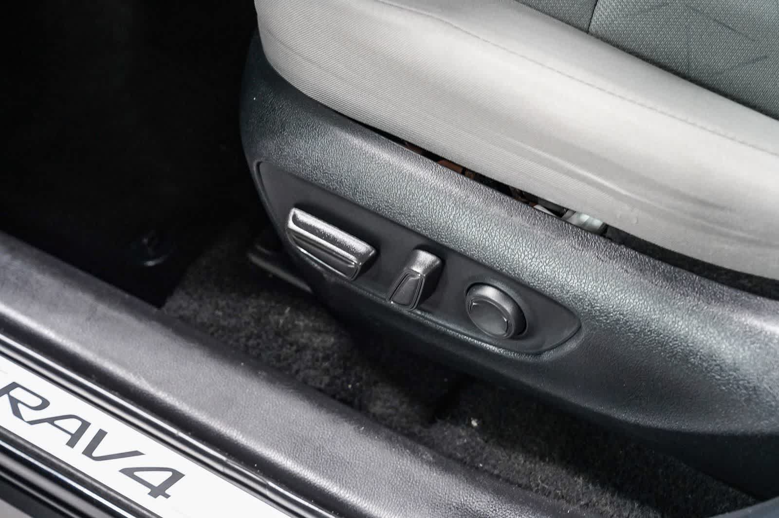 Certified 2022 Toyota RAV4 XLE w/ Convenience Package FWD image 24