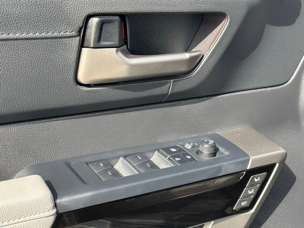 Used 2025 Toyota Tundra Limited image 28