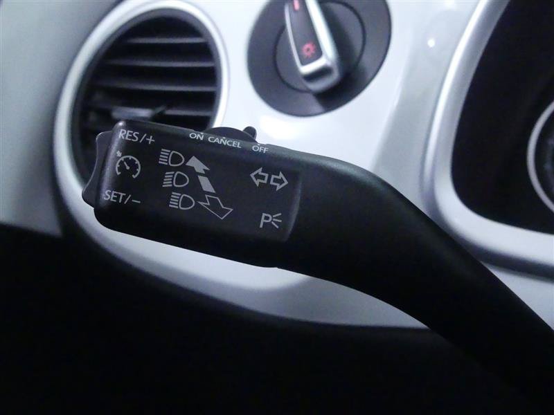 Used 2018 Volkswagen Beetle 2.0T FWD image 16