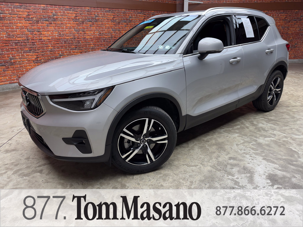 Used 2023 Volvo XC40 B5 Plus AWD/4WD image 1
