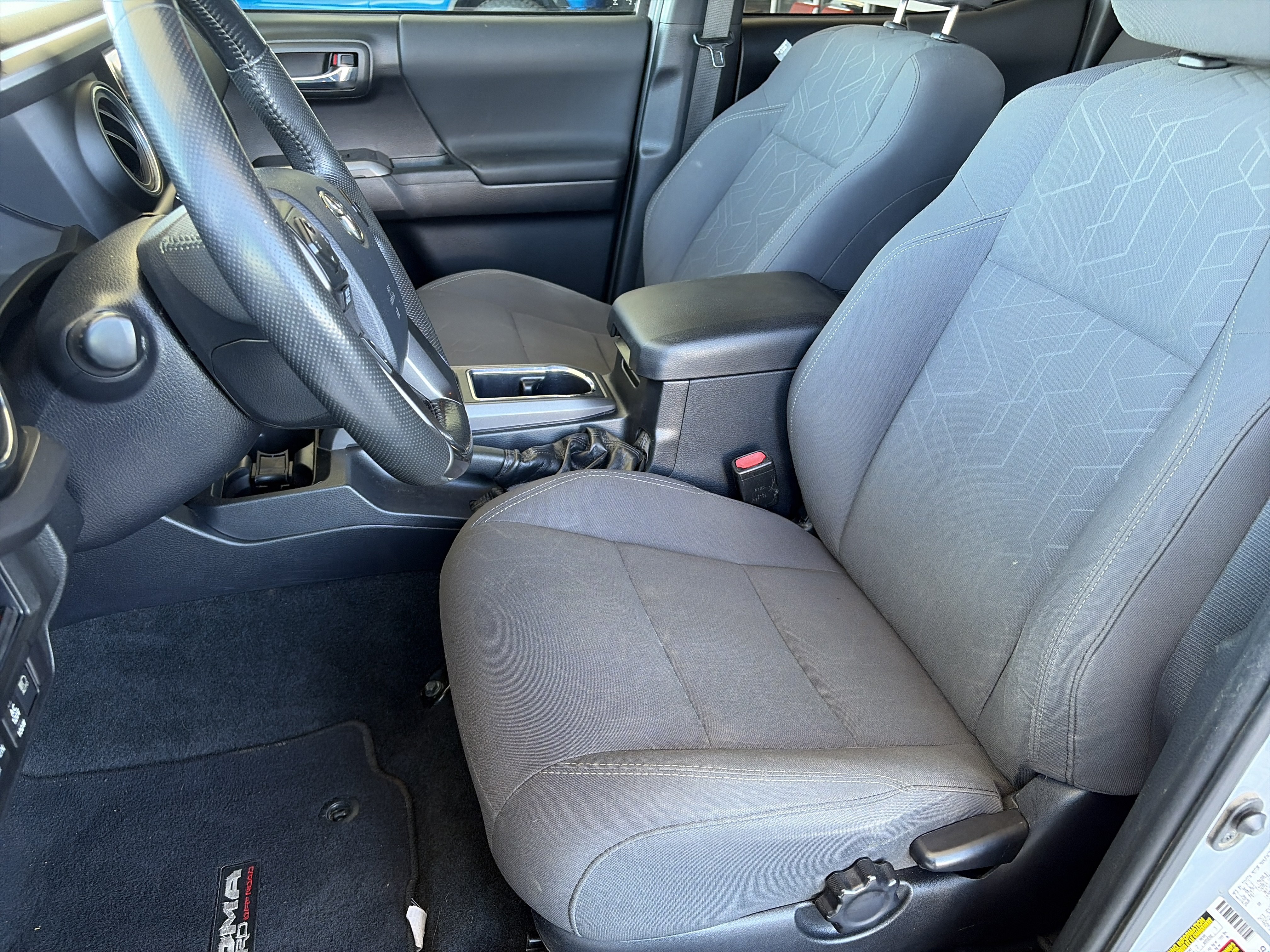 Used 2019 Toyota Tacoma TRD Off-Road w/ Technology Package AWD/4WD image 11