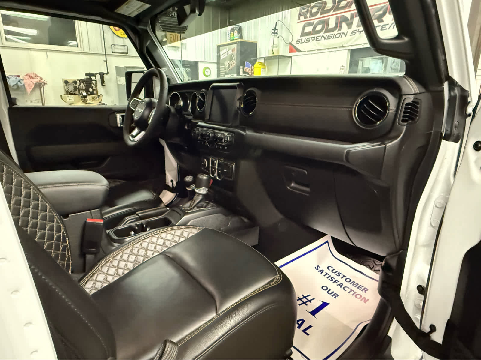 Used 2023 Jeep Gladiator Overland image 29