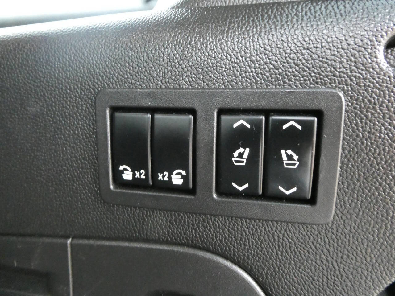 Used 2015 Cadillac Escalade ESV Luxury image 30