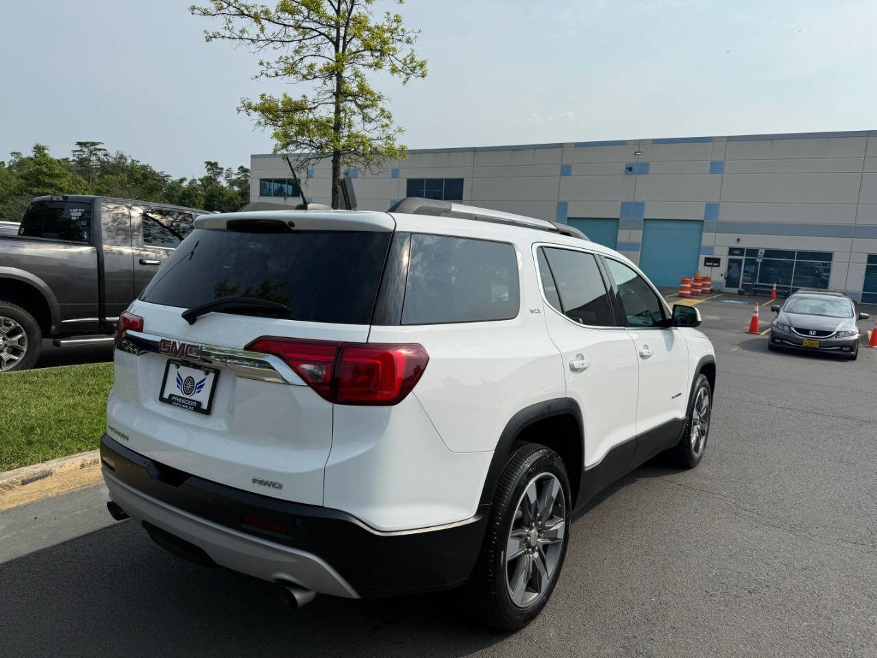 Used 2018 GMC Acadia SLT w/ LPO, Cargo Package image 8