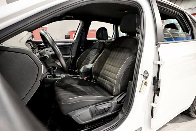 Used 2024 Volkswagen Jetta Sport image 14