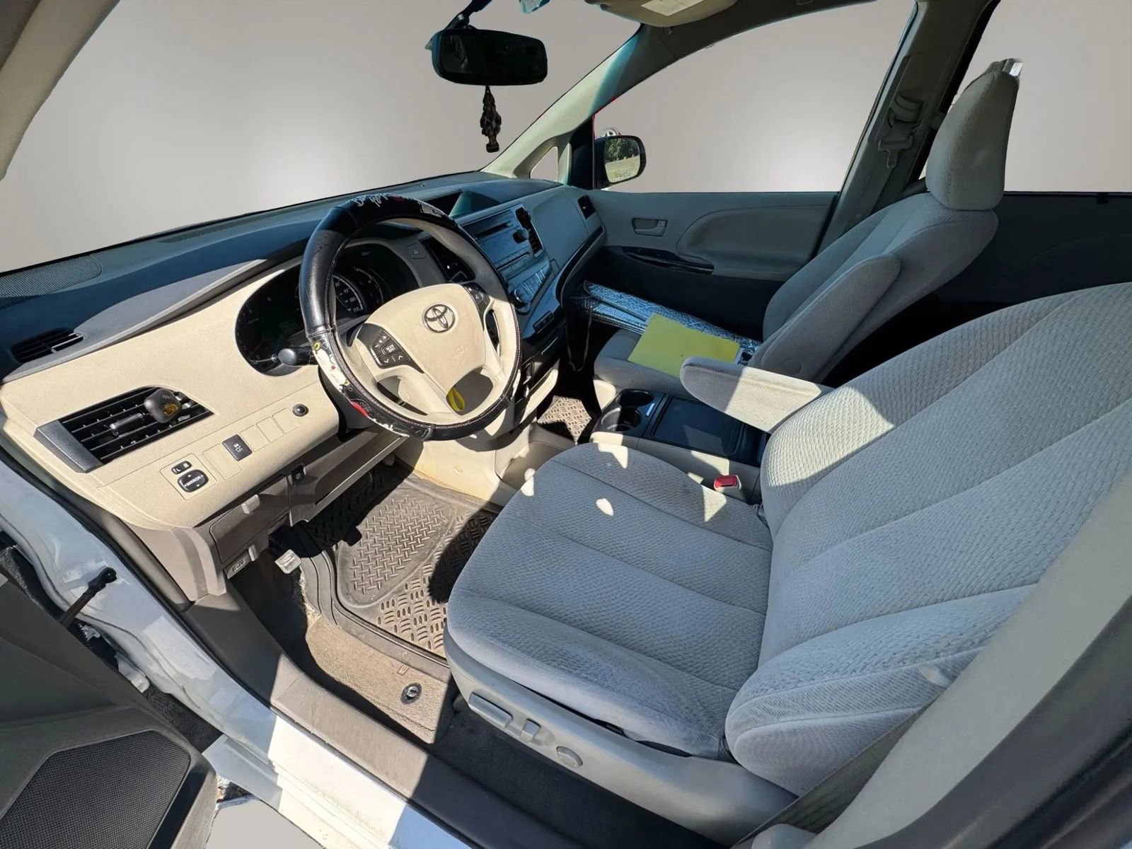 Used 2013 Toyota Sienna LE image 8