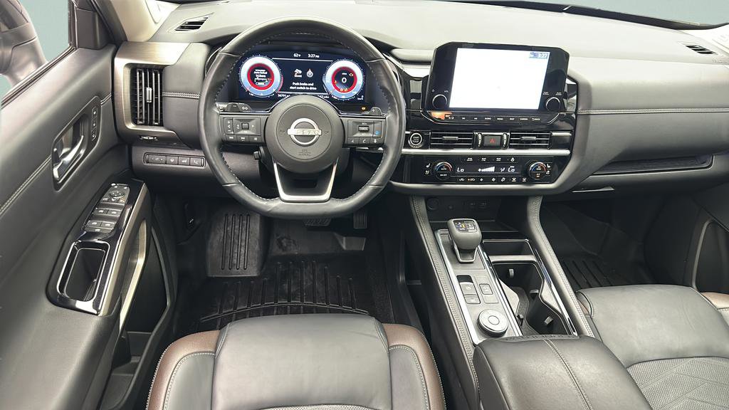 Used 2024 Nissan Pathfinder Platinum AWD/4WD image 16
