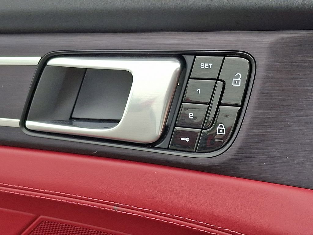 Used 2021 Porsche Panamera GTS image 27