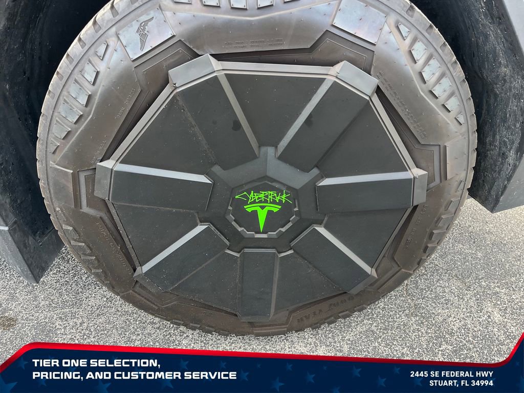 Used 2024 Tesla Cybertruck AWD Crew Cab image 9