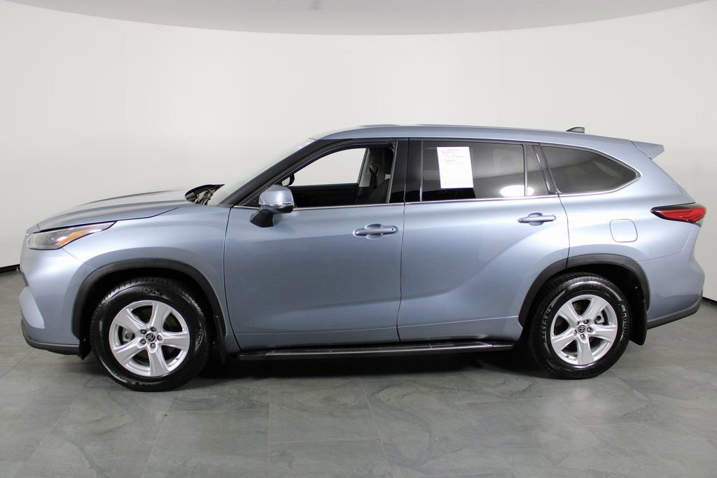 Used 2022 Toyota Highlander LE image 8