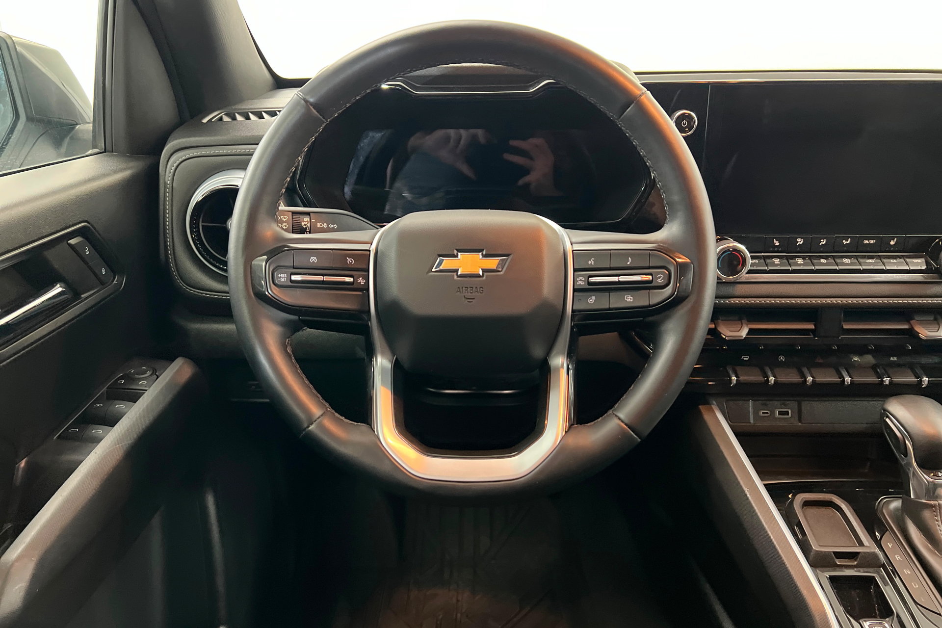 Used 2024 Chevrolet Colorado LT w/ LT Convenience Package III RWD image 13